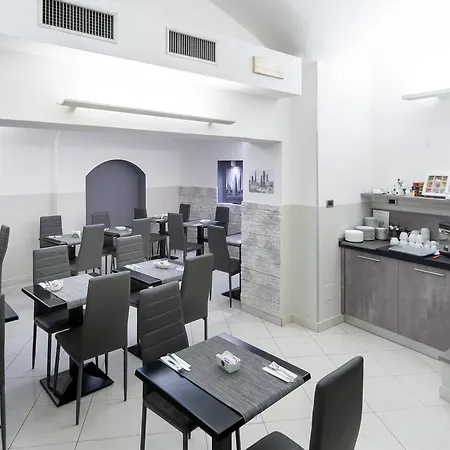 Hotel University 3*