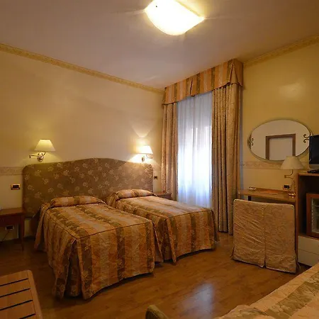 Szálloda Hotel University 3*