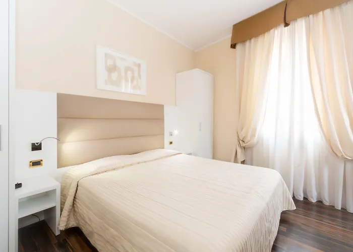 Hotell Hotel University 3*