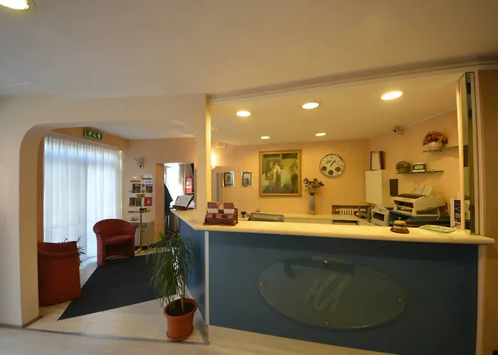 Ξενοδοχείο Hotel University 3*