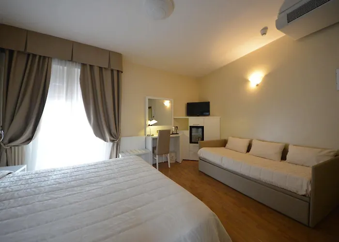 מלון Hotel University