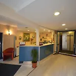 Hotel University