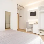 Hotel University מלון