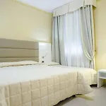 Hotel University מלון