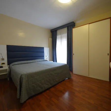 Szálloda Hotel University 3*