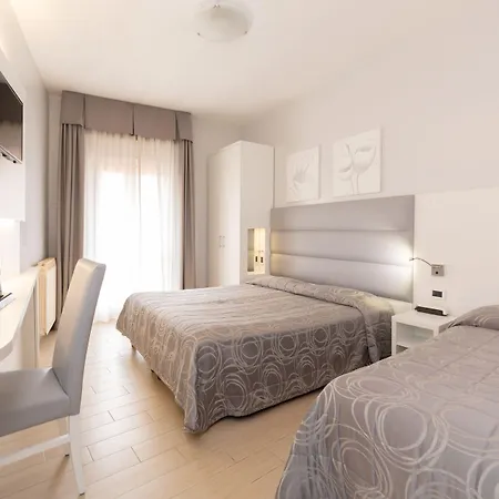 Hotel University 3*