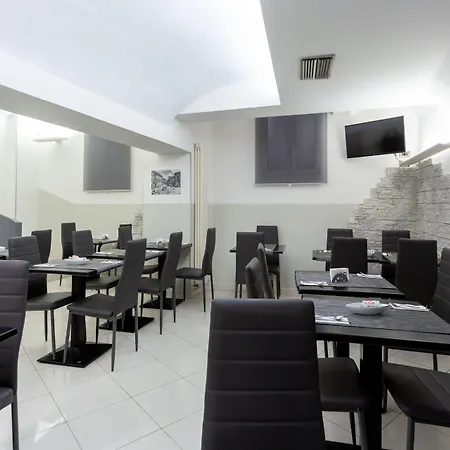 Hotel University 3*