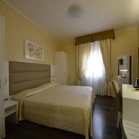 Hotel University 3*