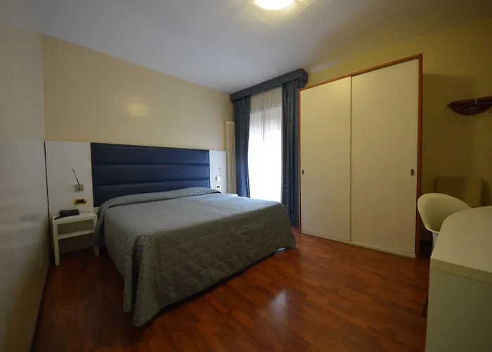 Ξενοδοχείο Hotel University 3*