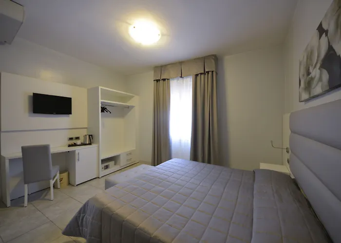 Ξενοδοχείο Hotel University 3*