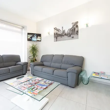 Otel Hotel University