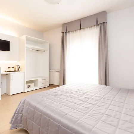 Hotel University 3* بولونيا