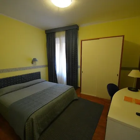 Hotel University 3*