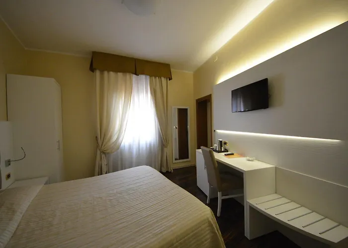 Hotell Hotel University 3*