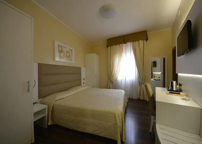 Hotel University 3*