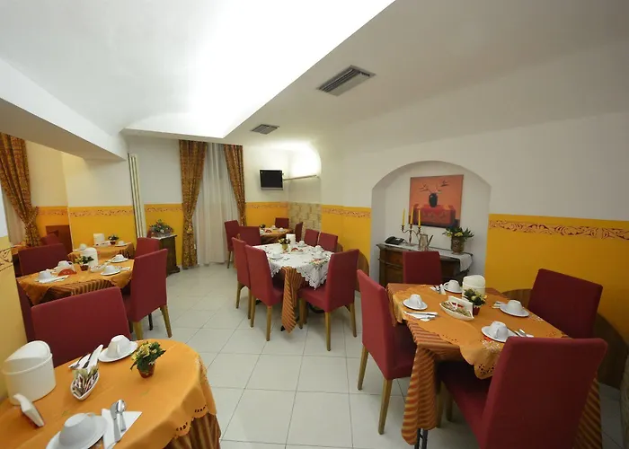 Hotell Hotel University 3*