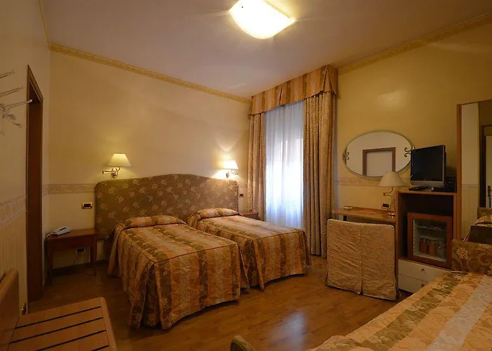 Hotell Hotel University 3*